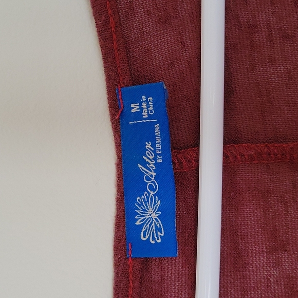 Geometric Red High-Low Top - Picture 3 of 6